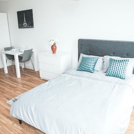 Studio Apartments Free Street Parking Subject To Availability Manchester Exterior foto