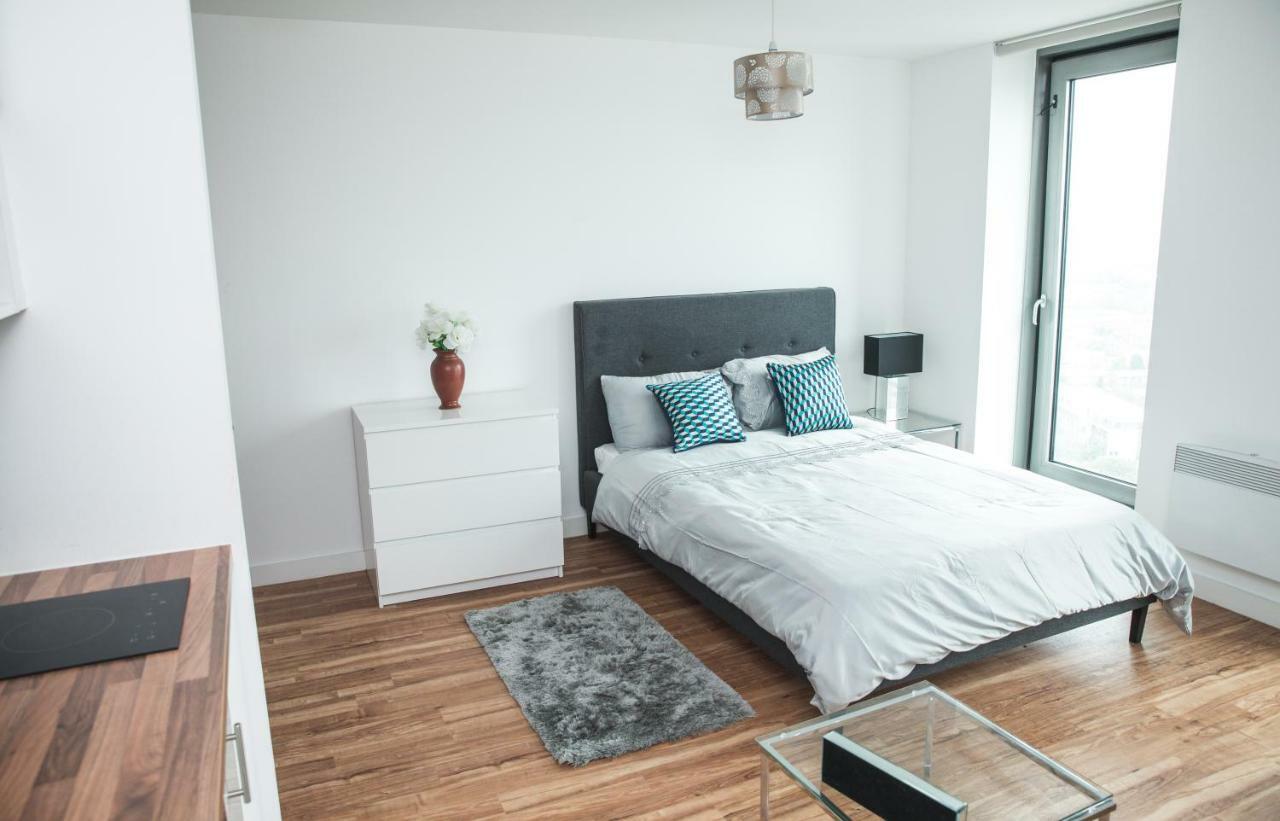 Studio Apartments Free Street Parking Subject To Availability Manchester Exterior foto