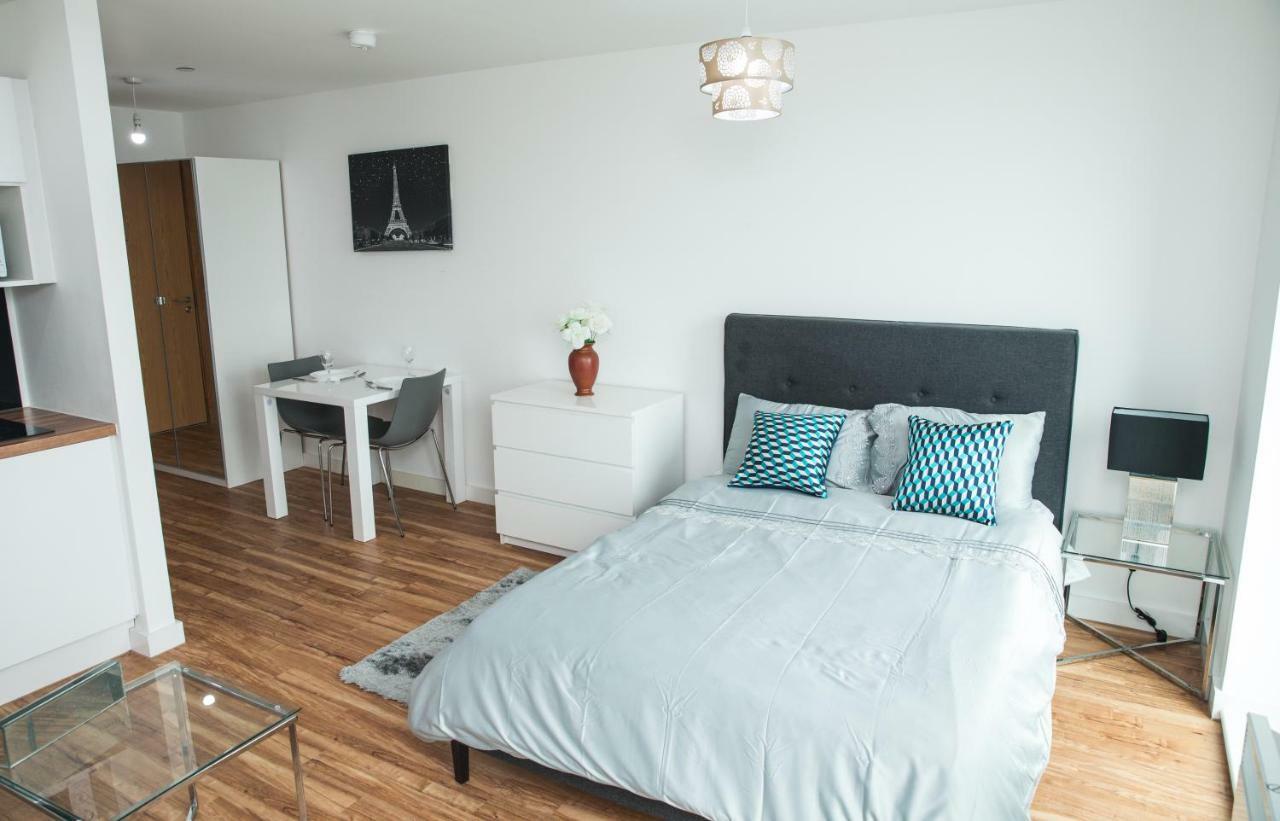 Studio Apartments Free Street Parking Subject To Availability Manchester Exterior foto