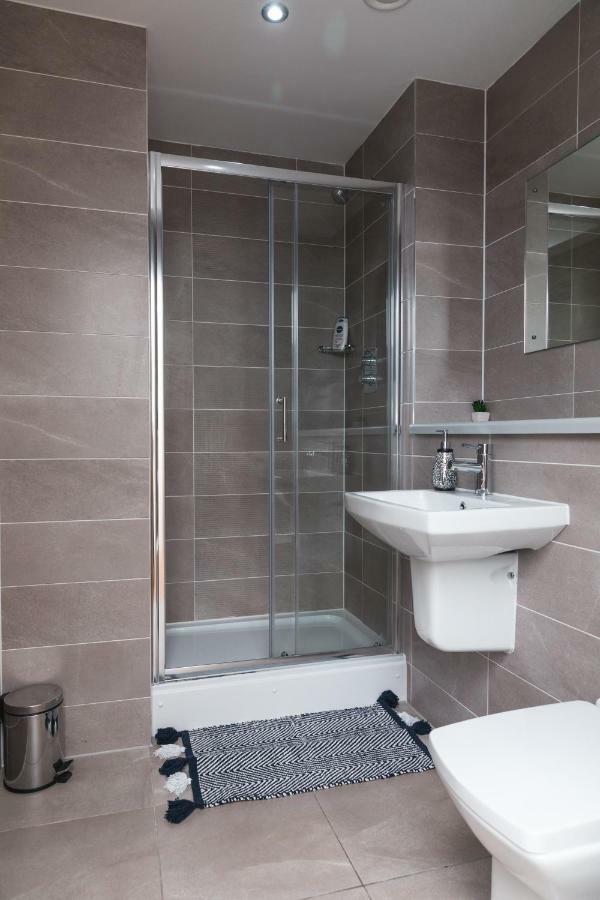 Studio Apartments Free Street Parking Subject To Availability Manchester Exterior foto