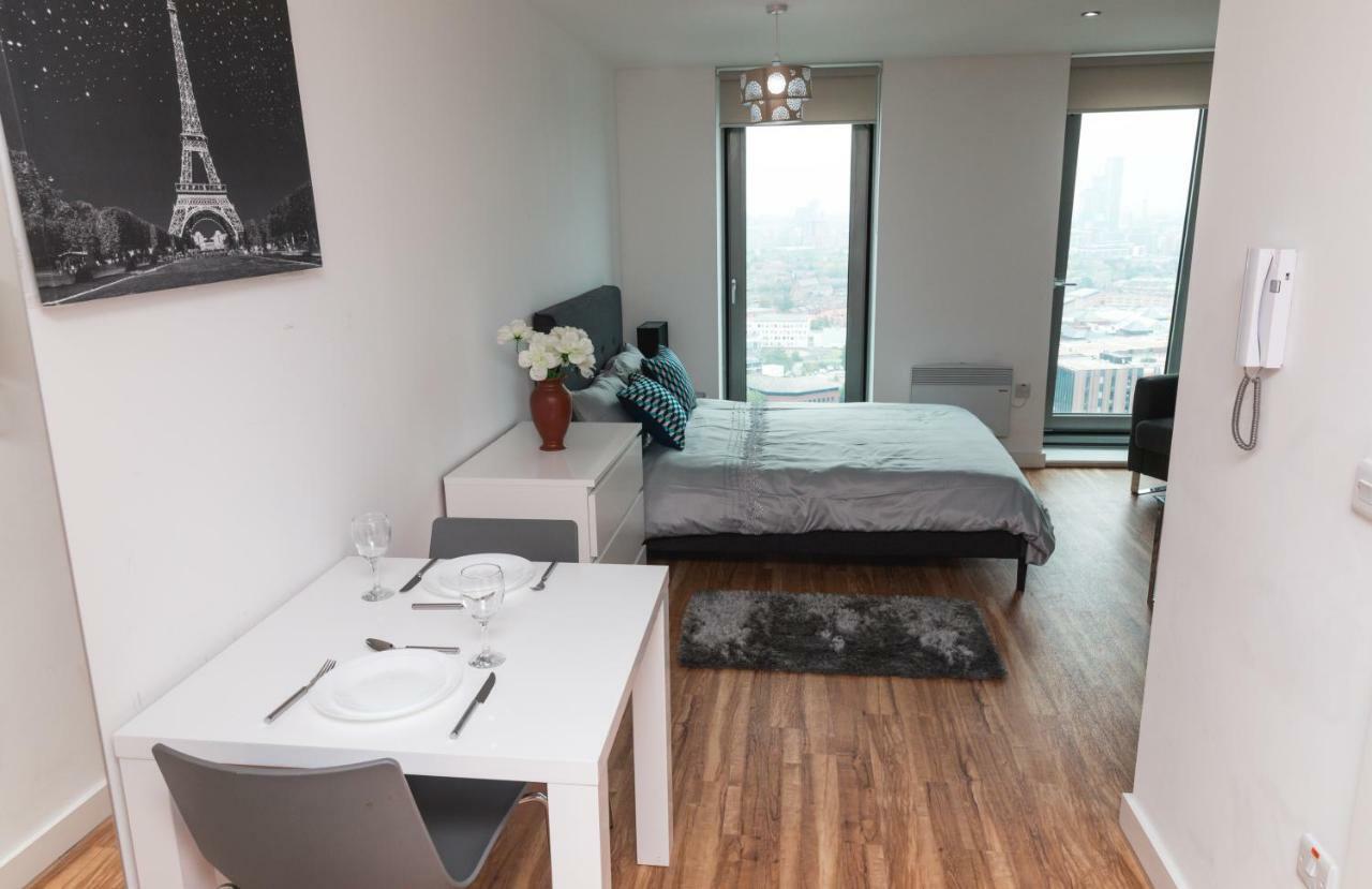 Studio Apartments Free Street Parking Subject To Availability Manchester Exterior foto