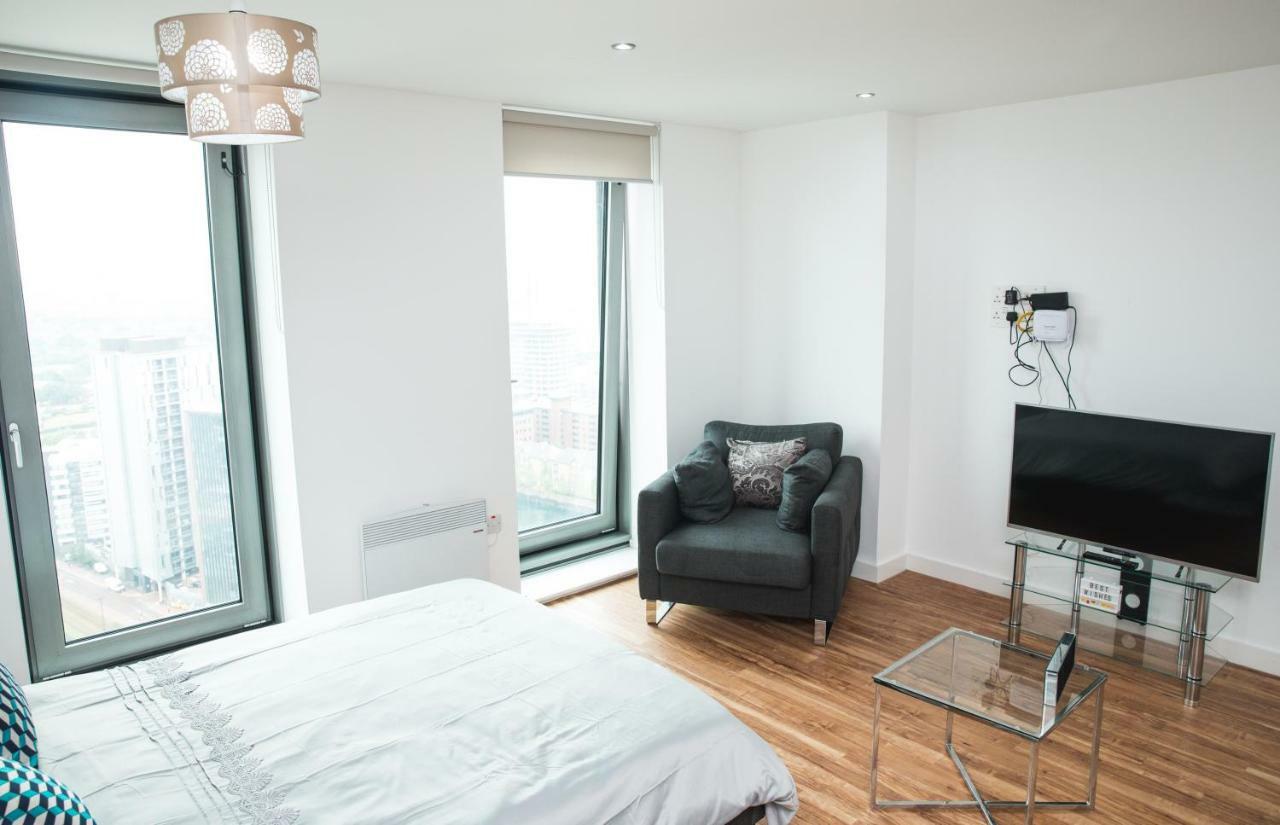Studio Apartments Free Street Parking Subject To Availability Manchester Exterior foto