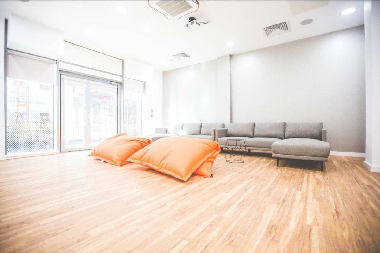 Studio Apartments Free Street Parking Subject To Availability Manchester Exterior foto