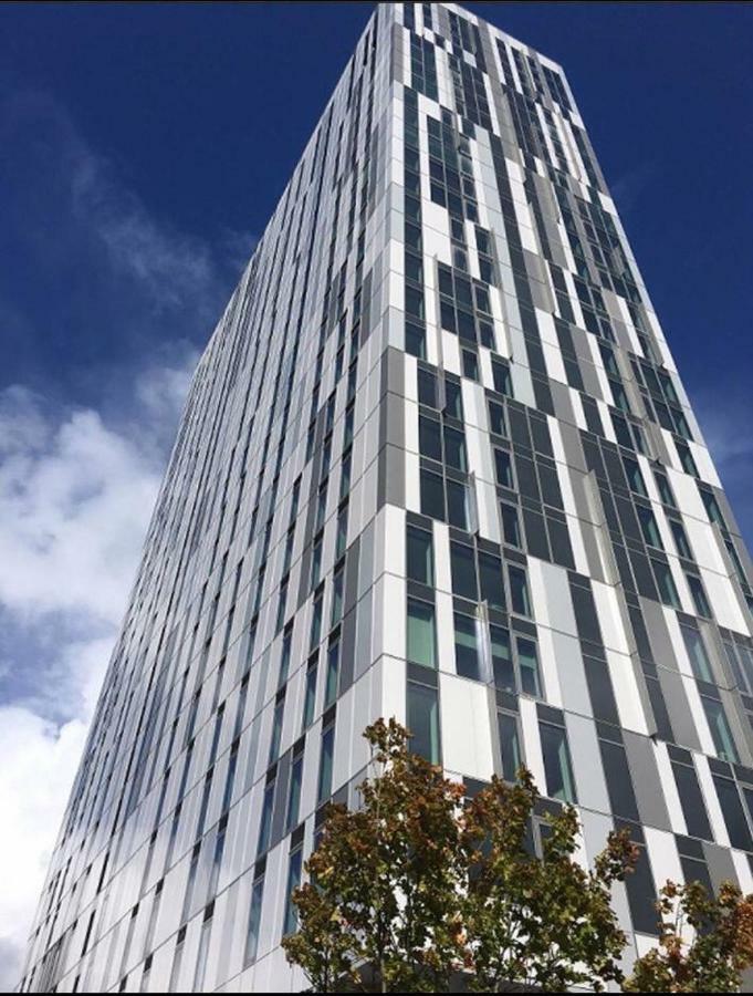 Studio Apartments Free Street Parking Subject To Availability Manchester Exterior foto